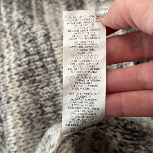 Kenzie sweater with flare cuffs. Size Medium. - Picture 6 of 7